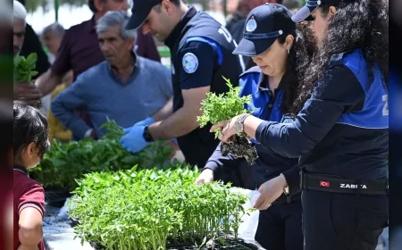 Manisa Büyükşehir Belediyesi Salihli’de Üreticilere 34 Bin Sebze Fidesi Dağıttı