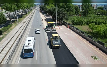 BURSA BÜYÜKŞEHİR BELEDİYESİ İSTANBUL YOLU’NDA 1500 METRELİK ASFALT YENİLEME ÇALIŞMASINI SÜRDÜRÜYOR