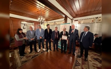 İdareci ve Bürokratlar Birliği Dost Meclisi’nde Prof. Dr. Hasan Tahsin Fendoğlu ABD-Türkiye ilişkileri ve Amerikan tarihine ilişkin tartışmalı değerlendirmelerini paylaştı