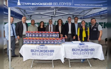 İzmir Büyükşehir Belediyesi Tireli incir üreticilerine ekşilik böceğine karşı doğal mücadele tuzağı dağıttı