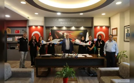Edremit Belediye Başkanı Mehmet Ertaş: “Dünya derecesi elde eden gençlerimiz hepimize gurur yaşattı”