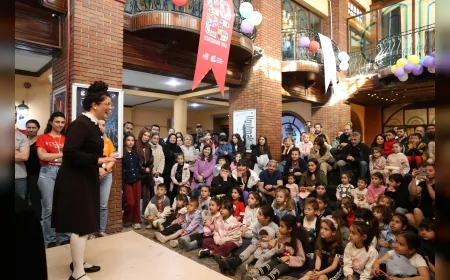 ESKİŞEHİR’DE 17. ULUSLARARASI ÇOCUK, GENÇLİK VE KUKLA TİYATROLARI FESTİVALİ SANATSEVERLERİ BULUŞTURUYOR