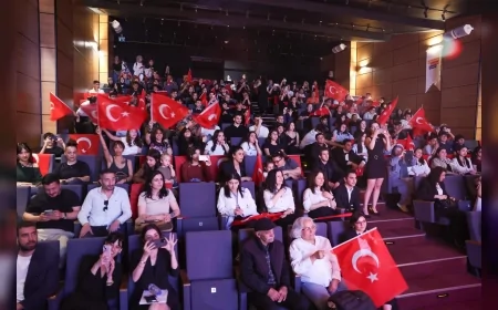 Maltepe’de 19 Mayıs ruhu gençlerin sahne performanslarıyla yeniden canlandı