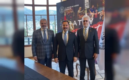 Devlet Tiyatroları Genel Müdürü Tamer Karadağlı: “Hatay’ın Kalıcı Devlet Tiyatroları Sahnesini Kuruyoruz”