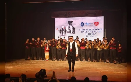Çorum’da “Kurtuluşun Adımları Halk Oyunları Gecesi” ile 19 Mayıs ruhu sahneye taşındı