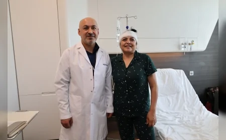 Prof. Dr. Özhan Merzuk Uçkun: “Trigeminal nevralji nedeniyle yıllarca ilaç kullanan hasta ameliyat sonrası ilk kez rahatça yemek yiyebildi”