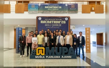 Muğla’da düzenlenen Hackathon 26 yarışmasında genç yazılımcılar akıllı şehir projeleri geliştirdi