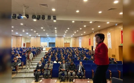 Muş’ta Düzenlenen Gençlik Zirvesinde Uyuşturucu, Teknoloji ve Kumar Bağımlılığı Masaya Yatırıldı