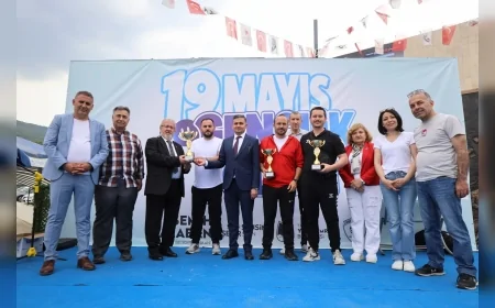 Yunusemre’de 19 Mayıs Gençlik Şöleni spor ve etkinliklerle yoğun katılımla kutlandı!