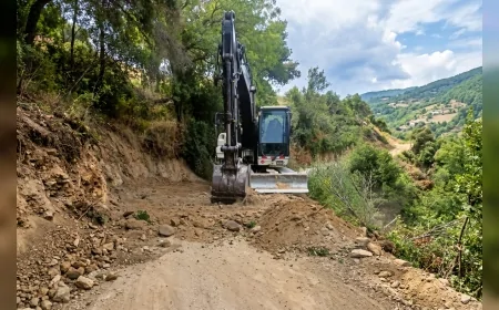 Efeler Belediyesi kırsal mahallelerde yol bakım ve onarım çalışmalarını aralıksız sürdürüyor