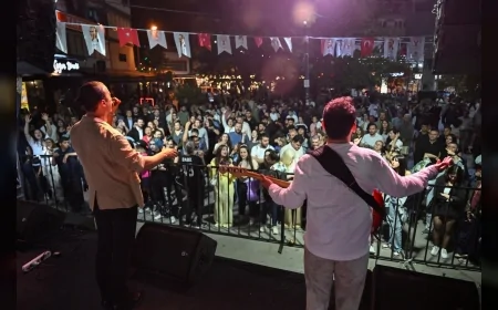Bornova Belediyesi 19 Mayıs’ı konserler, spor turnuvaları ve gençlik etkinlikleriyle kutladı