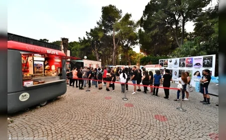 İzmir Büyükşehir Belediyesi gençlere bir yıl boyunca üç ücretsiz kültür sanat bileti verecek