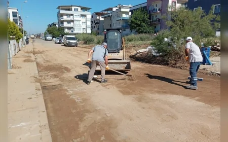 Efeler Belediyesi ekipleri su patlağı sonrası çamura dönen sokağı kısa sürede yeniden kullanıma açtı