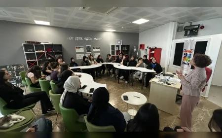 İzmir Büyükşehir Belediyesi gençlere dijital şiddet ve siber zorbalığa karşı eğitim başlattı