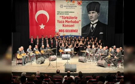 Aydın Büyükşehir Belediyesi Türk Halk Müziği Korosu “Türkülerle Yaza Merhaba” konseriyle sahne aldı
