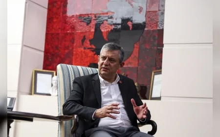 Özgür Özel, 110 milletvekilinin desteğiyle yeniden TBMM Grup Başkanı seçildi