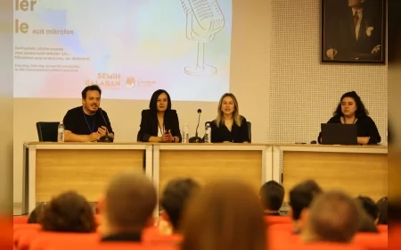 Yunusemre Belediyesi’nin Açık Mikrofon Etkinliğinde Gençler Sorunlarını Uzmanlarla Paylaştı