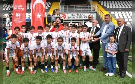 Yunusemre Belediyesi 19 Mayıs Futbol Turnuvası’nda Minik Sporcular Centilmence Mücadele Etti