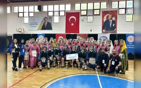 İnegöl Belediyesi Halk Dansları Ekibi Bölge Finallerinde 3 Kategoride Şampiyon Oldu