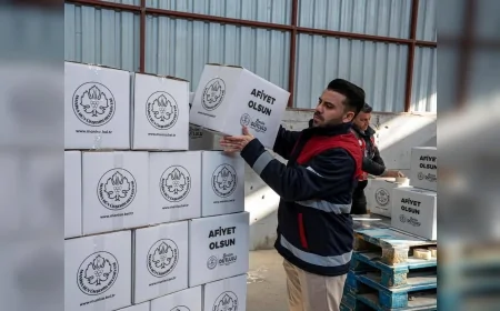 Manisa Büyükşehir Belediyesi’nin bayram öncesi gıda desteği ihtiyaç sahibi ailelerin sofralarına ulaştı