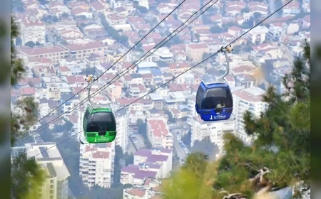 İzmir Büyükşehir Belediyesi Balçova Teleferik Tesisleri’nde yaz tarifesini uygulamaya aldı