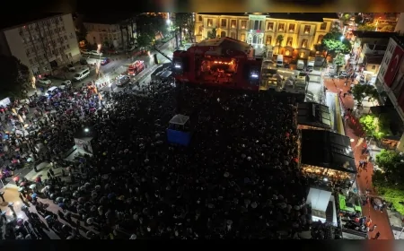 Manisa’da Duman Konseriyle Gençlik Festivali Finali Yağmura Rağmen Binlerce Kişiyi Buluşturdu