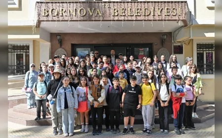Bornova Belediyesi’nde öğrencilerden yerel yönetim ve dijital ikiz incelemesi ziyareti