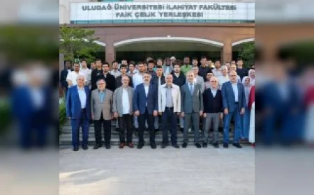 Bursa Büyükşehir Belediyesi Başkan Vekili Şahin Biba, bayram sabahında öğrencilerle bir araya geldi