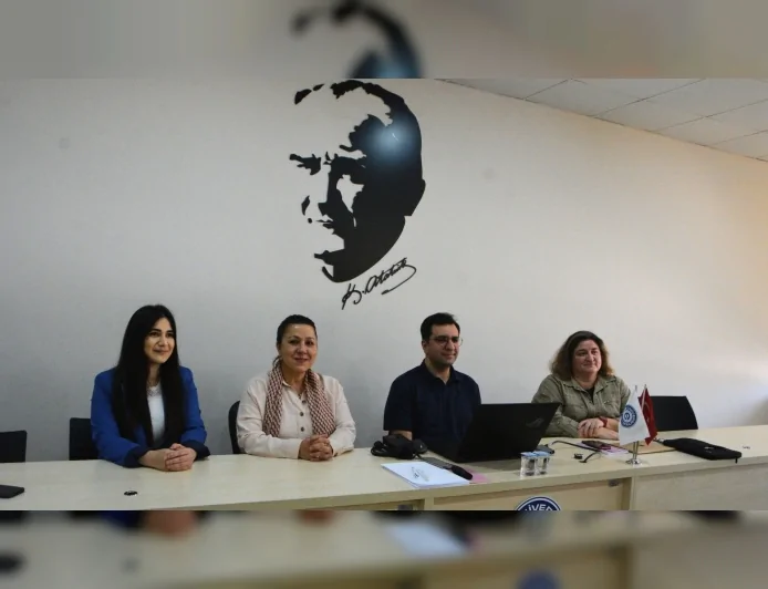 EGE ÜNİVERSİTESİ HEMŞİRELİK FAKÜLTESİ’NDE MAXQDA ATÖLYESİ YOĞUN KATILIMLA GERÇEKLEŞTİRİLDİ