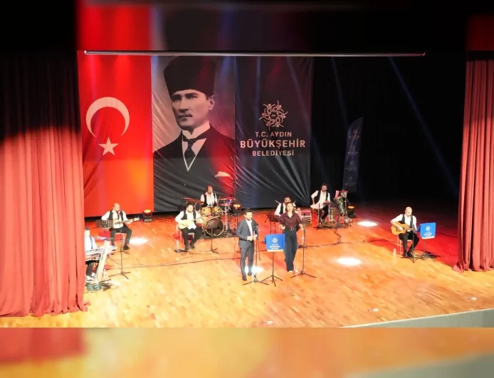 AYDIN BÜYÜKŞEHİR BELEDİYE BAŞKANI ÖZLEM ÇERÇİOĞLU KÜLTÜR VE SANAT ŞENLİĞİ İLE İLÇELERİ SAHNEYE DÖNÜŞTÜRÜYOR