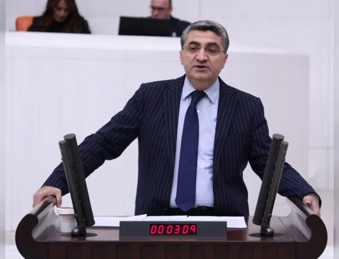 DEVA Partisi Genel Başkan Yardımcısı Mehmet Emin Ekmen: “Çalışanlar yoksulluk ve güvencesizlik kıskacında can çekişiyor”