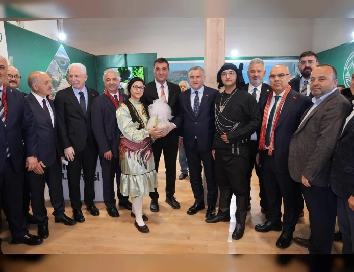 İSTANBUL’DA GİRESUN GÜNLERİ’NDE BELEDİYE STANDINA YOĞUN İLGİ