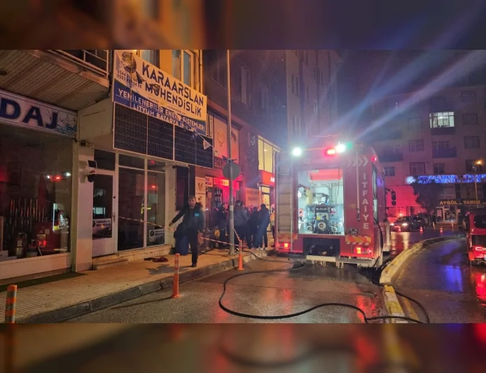 Çorum’da arı ürünleri satılan iş yerinde çıkan yangın büyümeden söndürüldü