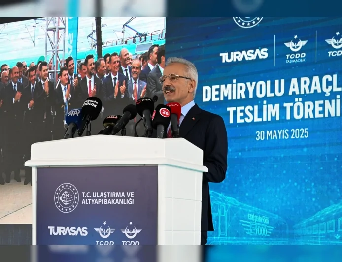 Ulaştırma ve Altyapı Bakanı Abdulkadir Uraloğlu: “Sivas’ta yük vagonları güneş enerjisiyle üretilecek”