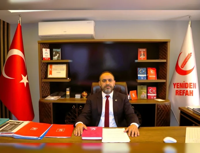 YENİDEN REFAH PARTİSİ ADANA İL BAŞKANI ÖZKUT ÖZDEMİR: “SANAT KİSVESİ ALTINDAKİ BU İFSADA GEÇİT VERMEYİN” MANİFEST KONSERİNE İPTAL ÇAĞRISI