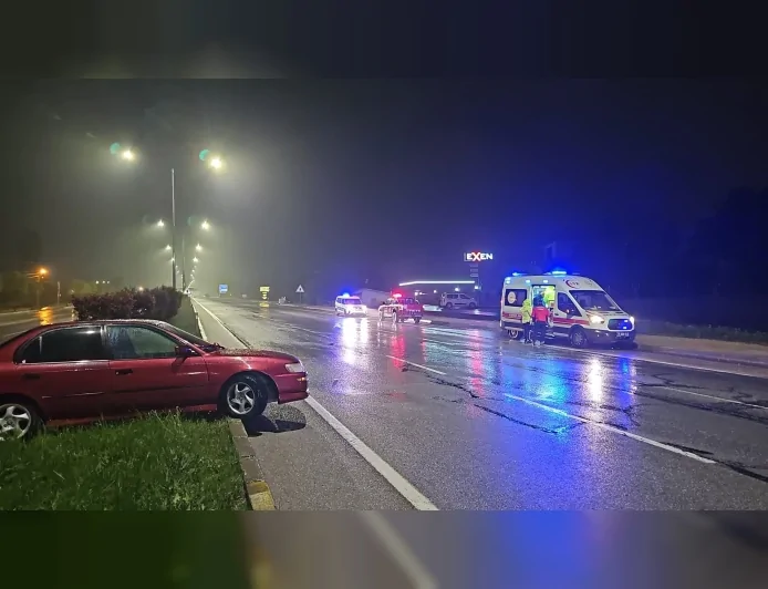 Çorum’da yağmurda kontrolden çıkan otomobil orta refüje çarptı 1 kişi yaralandı