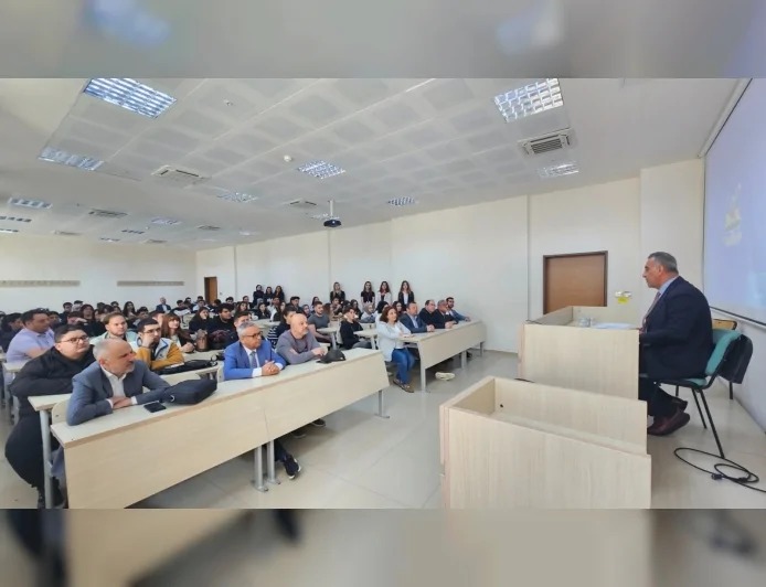 Manisa’da Kamu Yönetimi Söyleşisinde Devletin İşleyişi Akademi ve Sahadan Örneklerle Anlatıldı