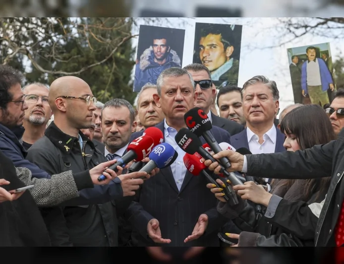 CHP Genel Başkanı Özgür Özel: “Kendisinden Sonraki Tüm Kuşaklara İlham Veren 3 Önderin Hatırası Önünde Saygıyla Eğiliyoruz”