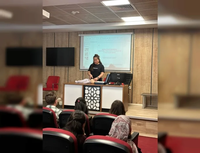 Çorum İl Sağlık Müdürlüğü sağlık çalışanlarına CPR ve OED kullanımı eğitimi verdi