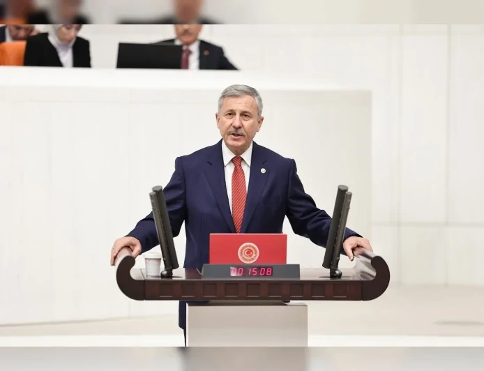 Yeni Yol Grup Başkanvekili Doç. Dr. Selçuk Özdağ: “Sağlık kurumları halkın malıdır, rant aracı olamaz”