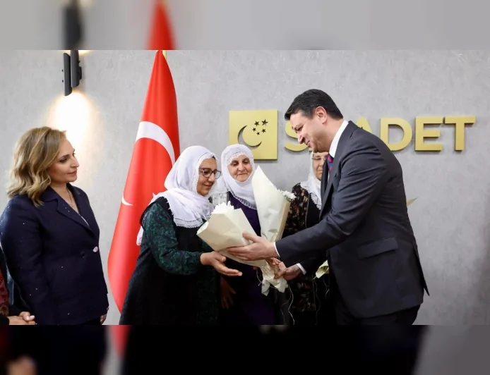Saadet Partisi Genel Başkanı Mahmut Arıkan Barış Anneleri İnisiyatifi heyetini kabul etti