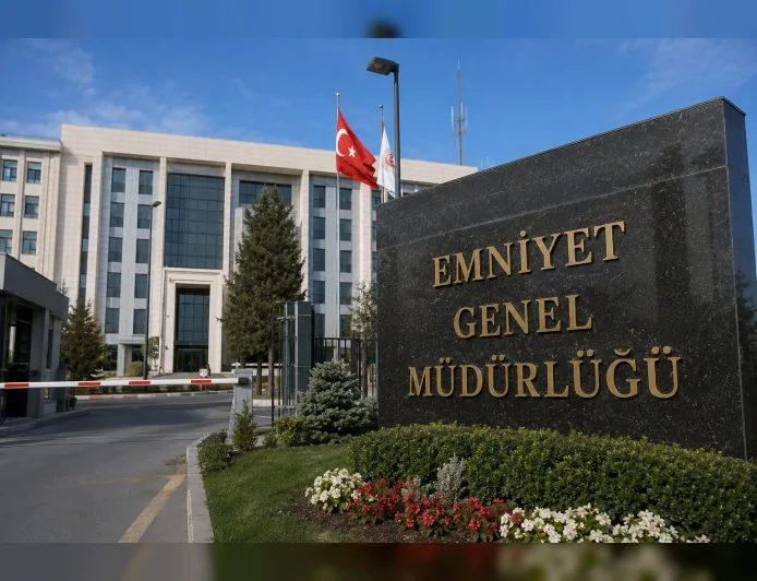 Türk Polis Teşkilatı: “ODTÜ’de Türk bayrağına yönelik eylemlerle ilgili 6 kişi yakalandı”