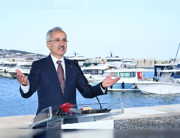 Ulaştırma ve Altyapı Bakanı Abdulkadir Uraloğlu: “Nisan ayında limanlarda tüm zamanların yük ve konteyner rekorunu kırdık”