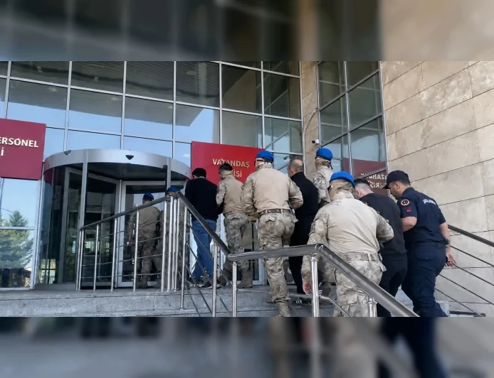 İçişleri Bakanlığı: “Diyarbakır ve Mersin’de 216 Kilogram Uyuşturucu Ele Geçirildi, 87 Şüpheli Tutuklandı”