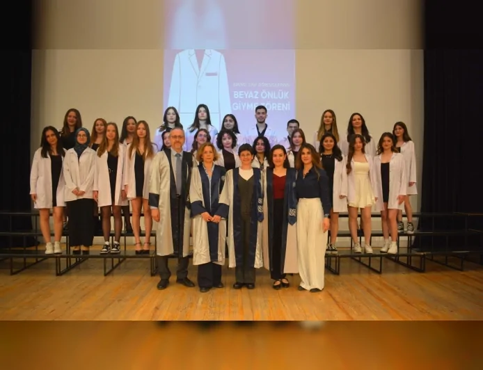 EÜ Sağlık Bilimleri Fakültesi öğrencileri beyaz önlüklerini giyerek meslek yolculuğuna başladı