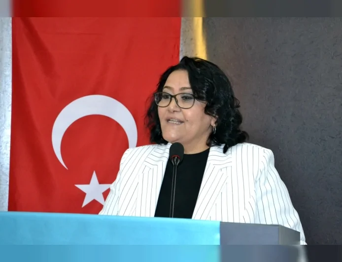 Sağlık-Sen Manisa Şube Başkanı Emine Tınaz Güven Tazeledi: “Sağlık Çalışanı Yalnız Değildir”