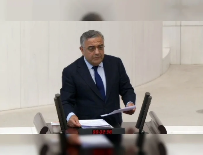 CHP Genel Başkan Yardımcısı Av. Dr. Sezgin Tanrıkulu, Muhtarlıklarda Bekleyen İcra Tebligatlarını TBMM Gündemine Taşıdı