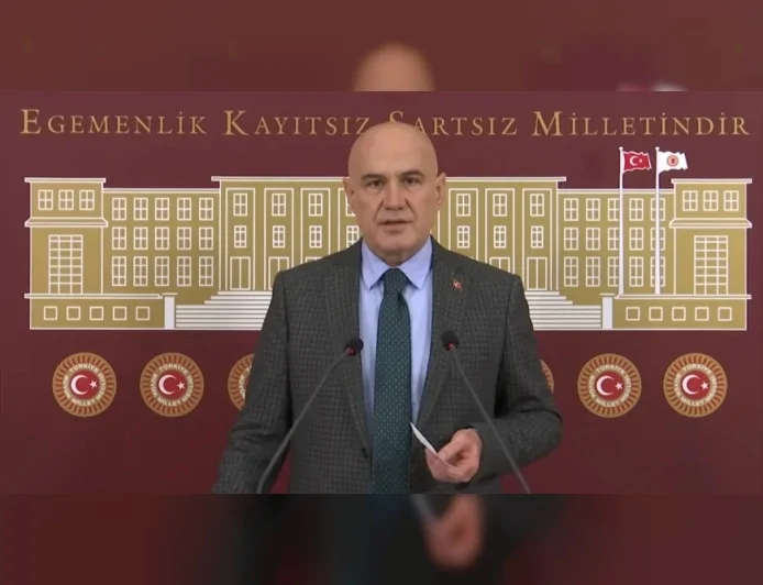 İYİ Parti Grup Başkanvekili Turhan Çömez TBMM’de Basın Mensuplarının Karşısına Çıktı