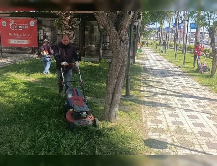 Menderes Belediye Başkanı İlkay Çiçek: “44 mahallemizde ot temizliğini düzenli sürdürüyoruz”