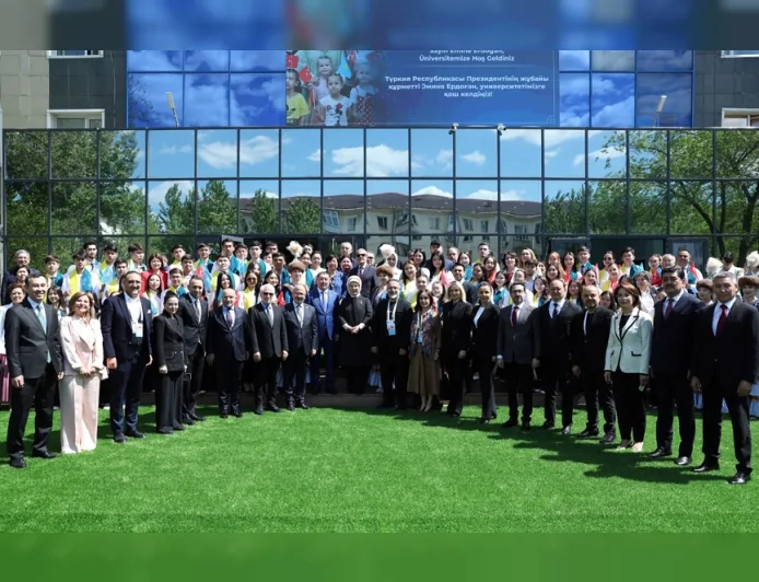 Cumhurbaşkanı Recep Tayyip Erdoğan’ın eşi Emine Erdoğan Kazakistan’da Uluslararası Sıfır Atık Eğitim Laboratuvarı’nın açılışını yaptı